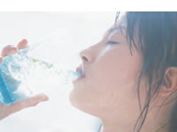 体液に近い中性の水なので体に負担をかけません